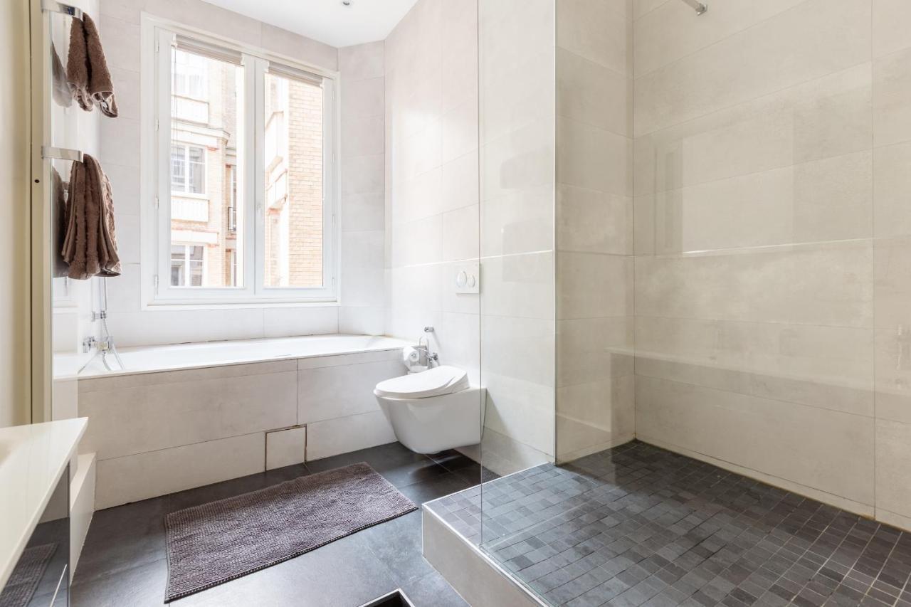 Charme Parisien Pres De L'arc De Triomphe - 183 M² Apartment