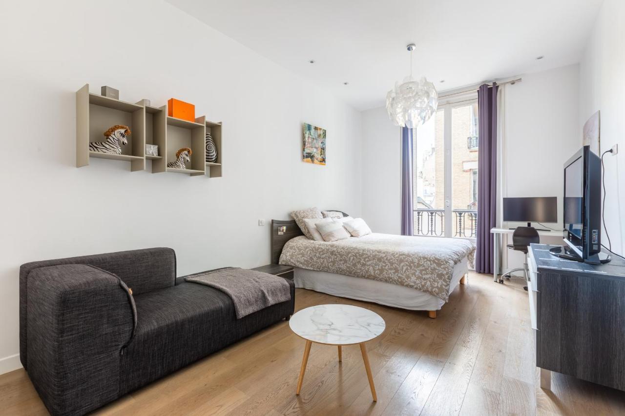 Apartment Charme Parisien Pres De L'arc De Triomphe - 183 M² *